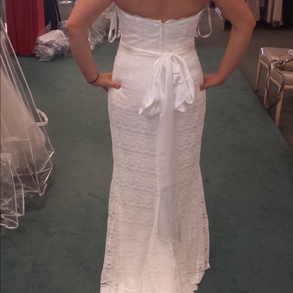 Beautiful Lace Wedding Dress - Picture 2 of 7